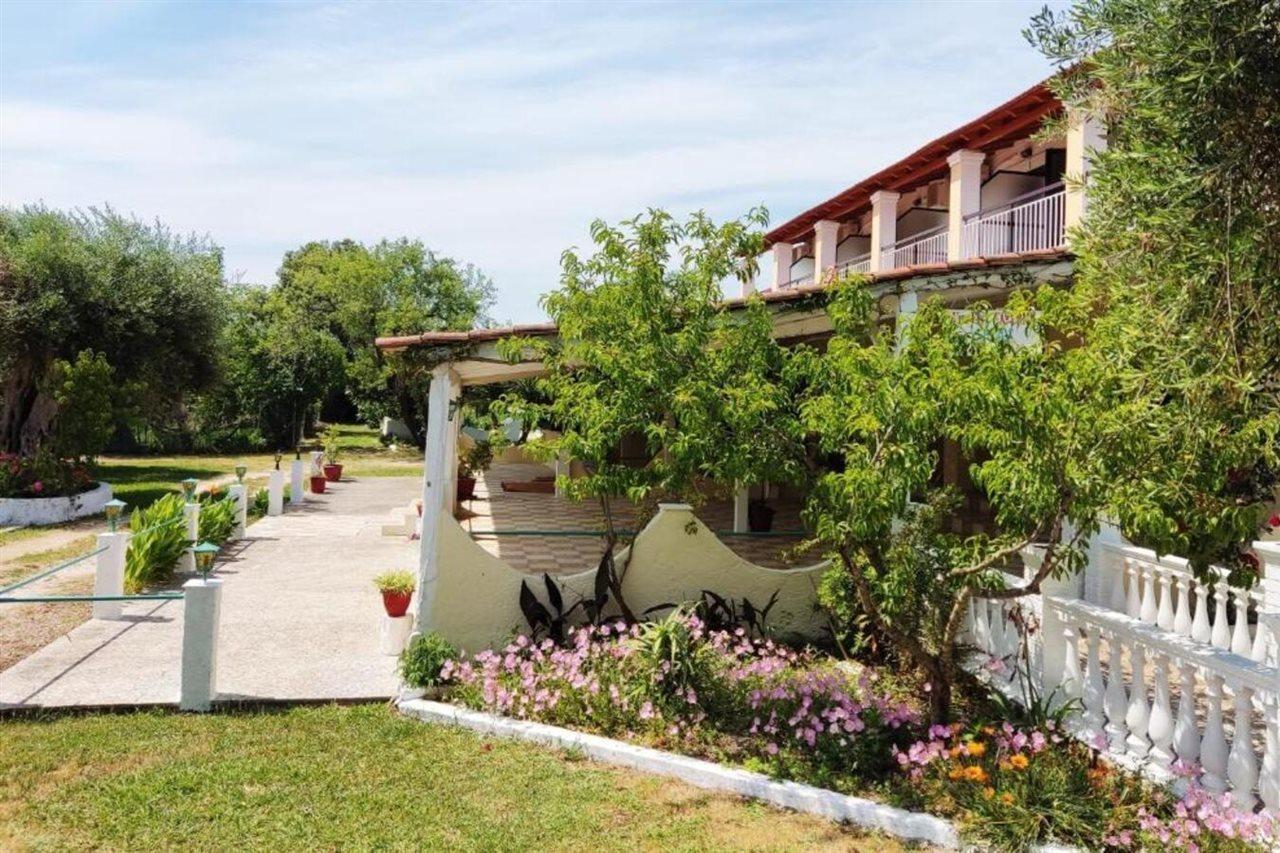 Firefly Hotel Moraḯtika Buitenkant foto
