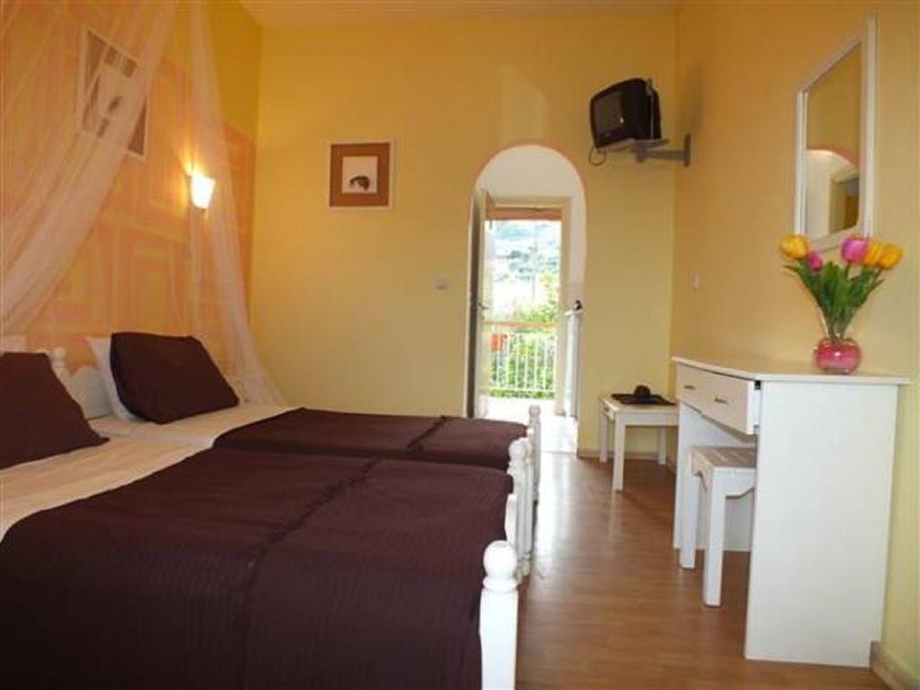 Firefly Hotel Moraḯtika Buitenkant foto