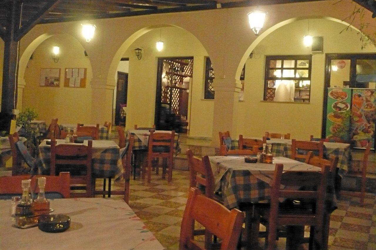 Firefly Hotel Moraḯtika Buitenkant foto