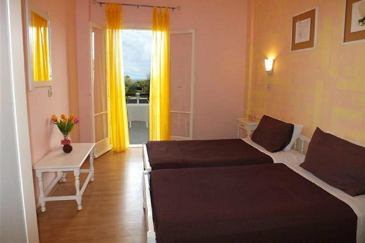 Firefly Hotel Moraḯtika Buitenkant foto